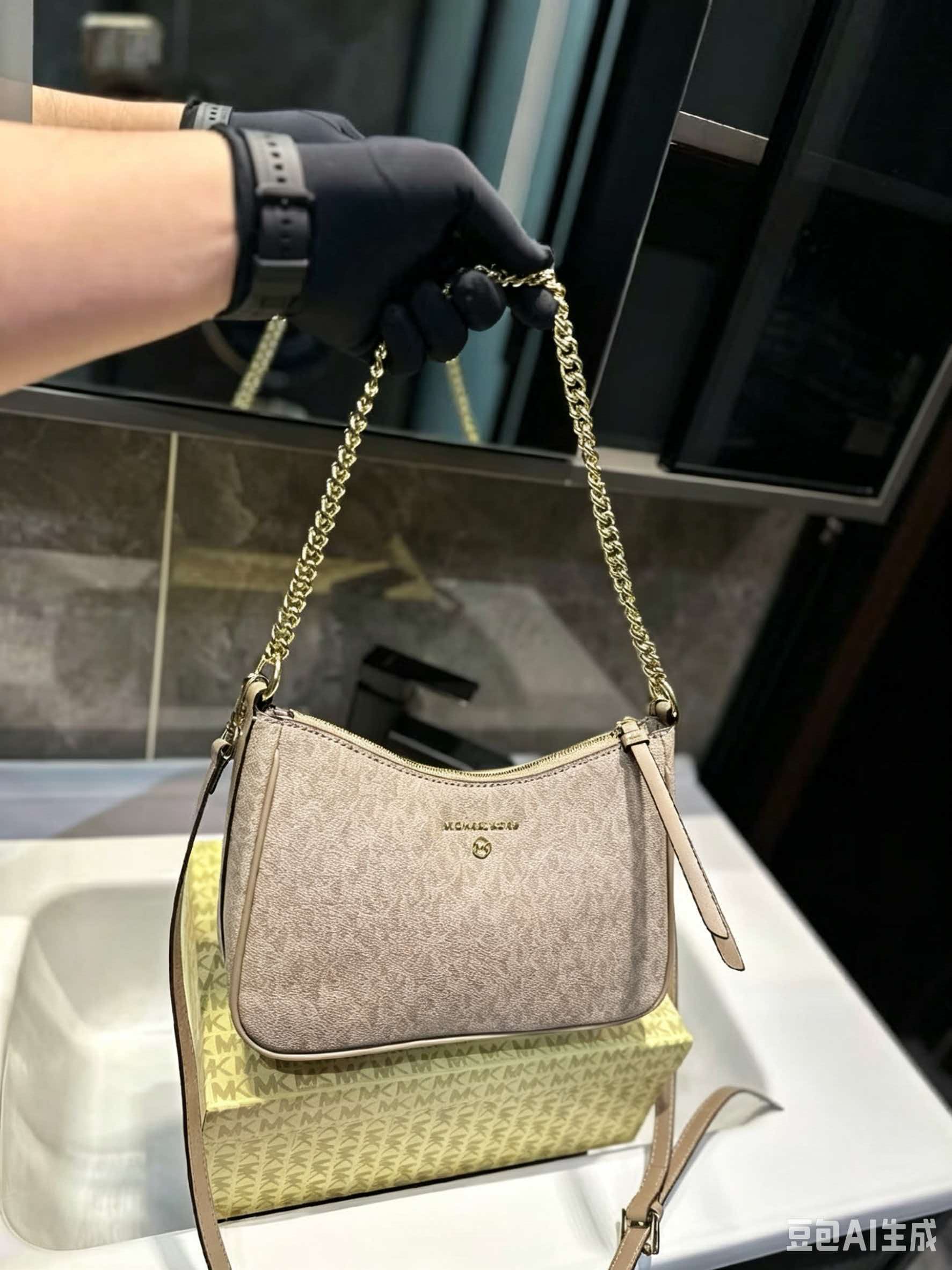 MICHAEL KORS MK Jet Set Travel – обзор и цена Women'S Bags Of Michael Kors